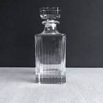 Timeless whisky decanter