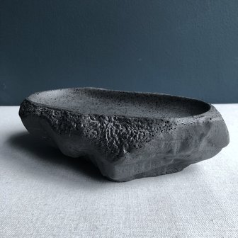 Q Raw rock oval