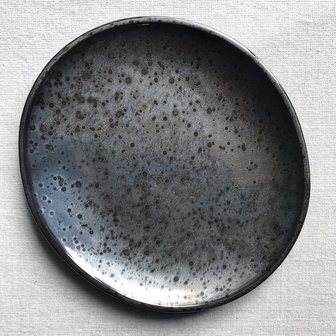 Cala plate charcoal