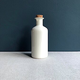 Epicurious oil bottle white