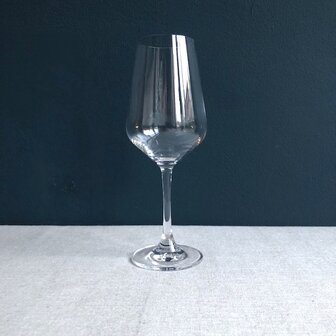 Cuv&eacute;e white red glass
