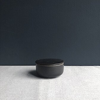 Black Ceres lidded bowl [RENTAL]