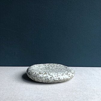 Pillow Grey plate 16 cm [RENTAL]