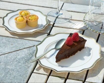 Ionica Gold plate 28 cm