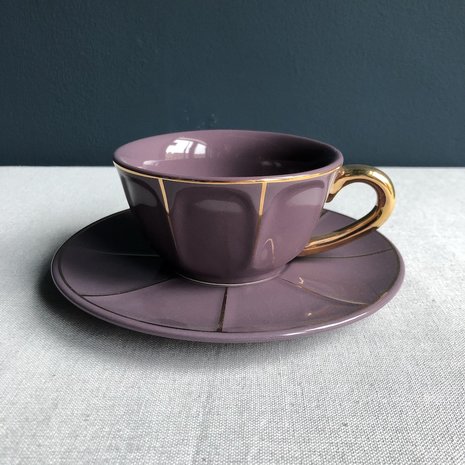 Bitossi tea cup & saucer purple