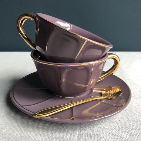 Bitossi tea cup & saucer purple