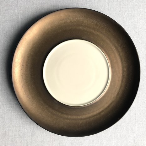 Metallic gold plate 33 cm