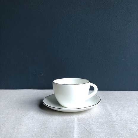 Ligne Noir cup & saucer