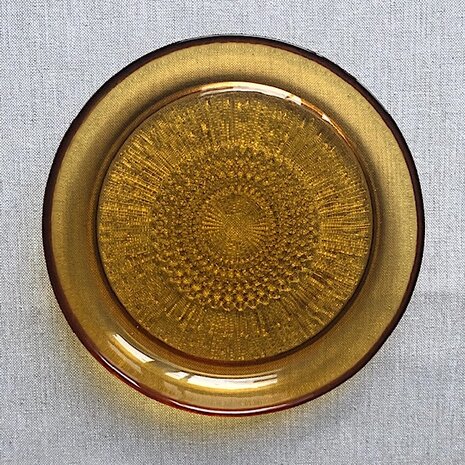 Kusintha plate amber 18 cm [RENTAL]