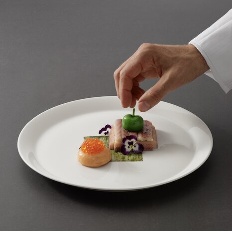 St James plate 27 cm