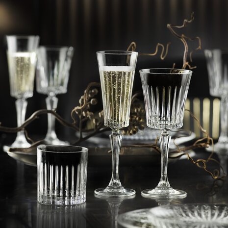 Red wine glass Timeless