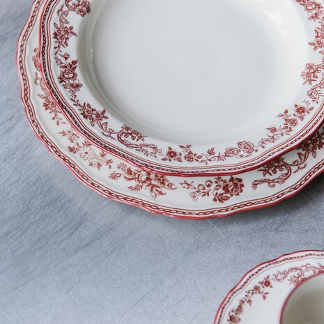 Cyril Burgundy deep plate 23 cm [RENTAL]